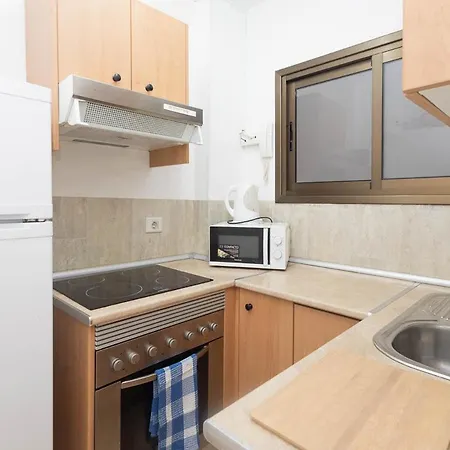 Bkd1 A Tan Solo 50 Metros De La Playa Canteras